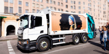 HSY presents: Bin lorries with artwork – creativity and recycling in the Railway Square