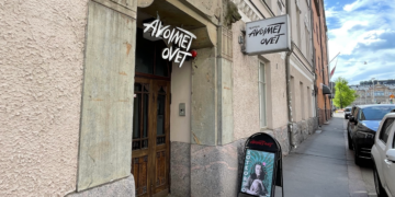 Kurkistuksia Teatteri Avoimien Ovien syksyn ohjelmistoon ja ihmiseloon luonnon kiertokulussa